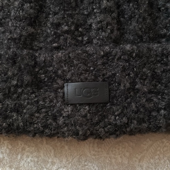 UGG Curly Boucle Chunky Knit Cuffed Beanie Hat Wool Blend Leather Logo Dark Gray main image 8